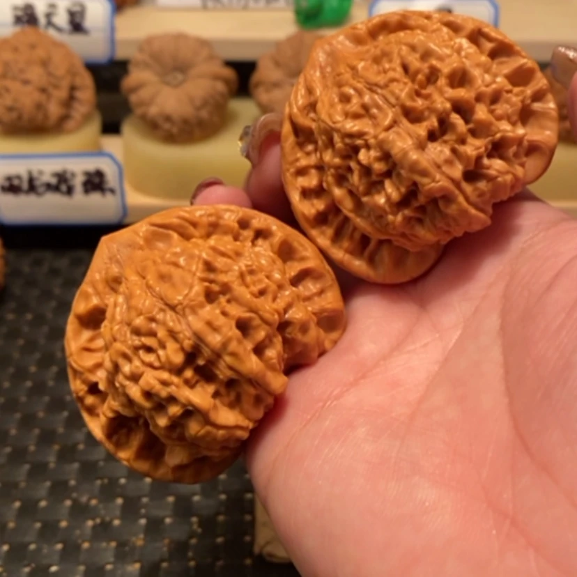 【闪购商品】文玩核桃吊坠黄