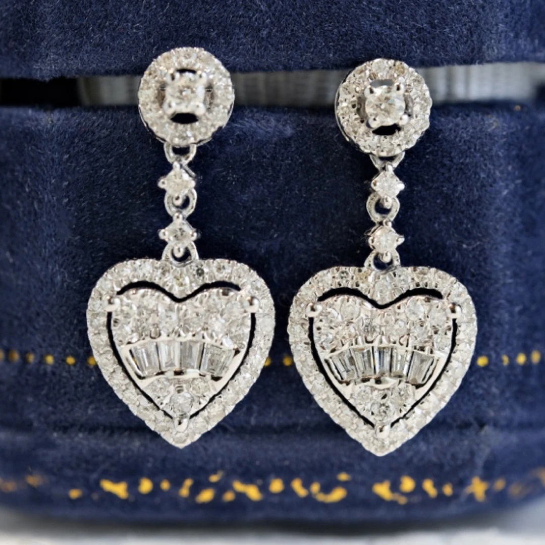 18k钻石梯方爱心耳钉上耳很精致效果很显脸小轻奢百搭气质镶钻60