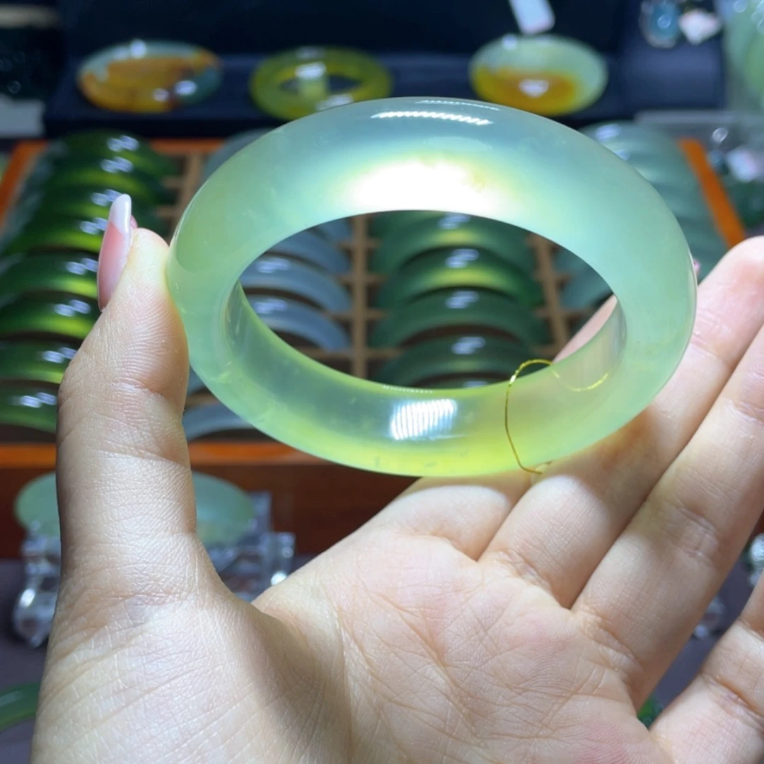 【闪购商品】蛇纹石玉手镯未镶嵌58轮胎