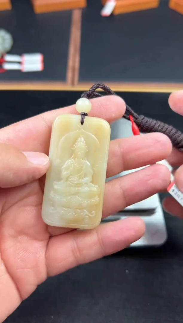 【闪购商品】和田玉吊坠(赠链)未镶嵌且末微色差迪克兰