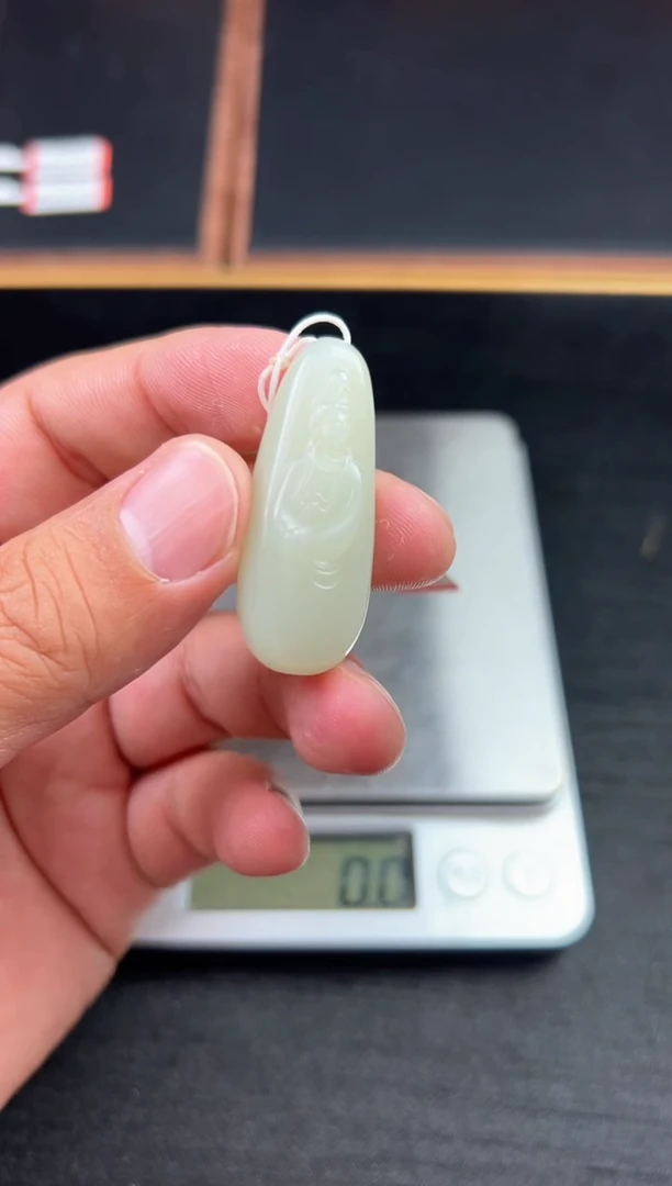 【闪购商品】和田玉吊坠(赠链)未镶嵌且末微色差迪克兰一细