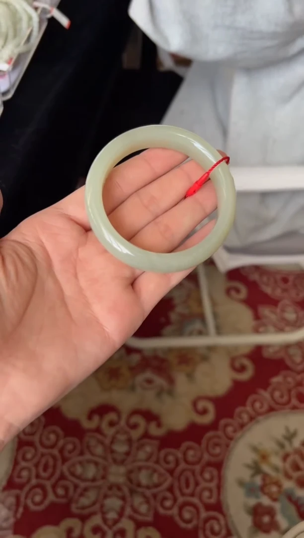 【闪购商品】和田玉手镯未镶嵌且末微色差55+