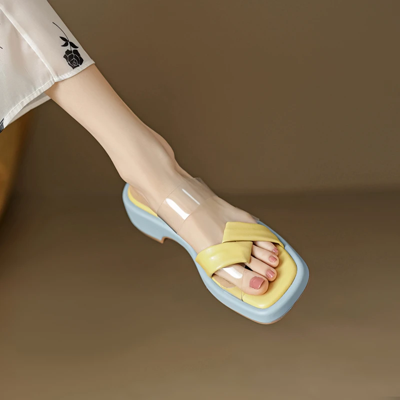 凉拖鞋女2023夏季新款一字透明带简约松糕厚底外穿软皮平底凉鞋潮