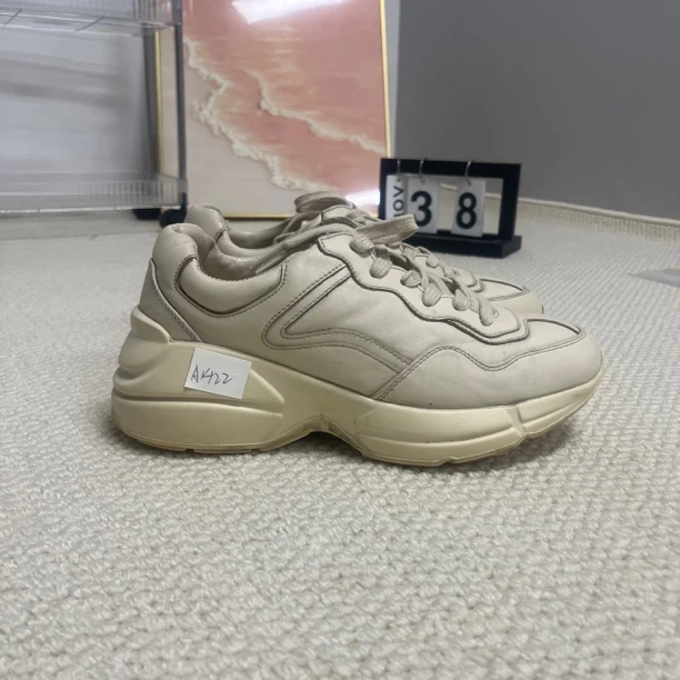 Gucci  米黄色  运动鞋  99新  37码  A1422