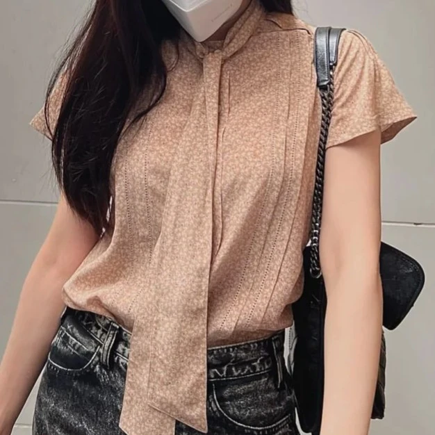 Burberry 杏色 短袖 99新 6码  A1060