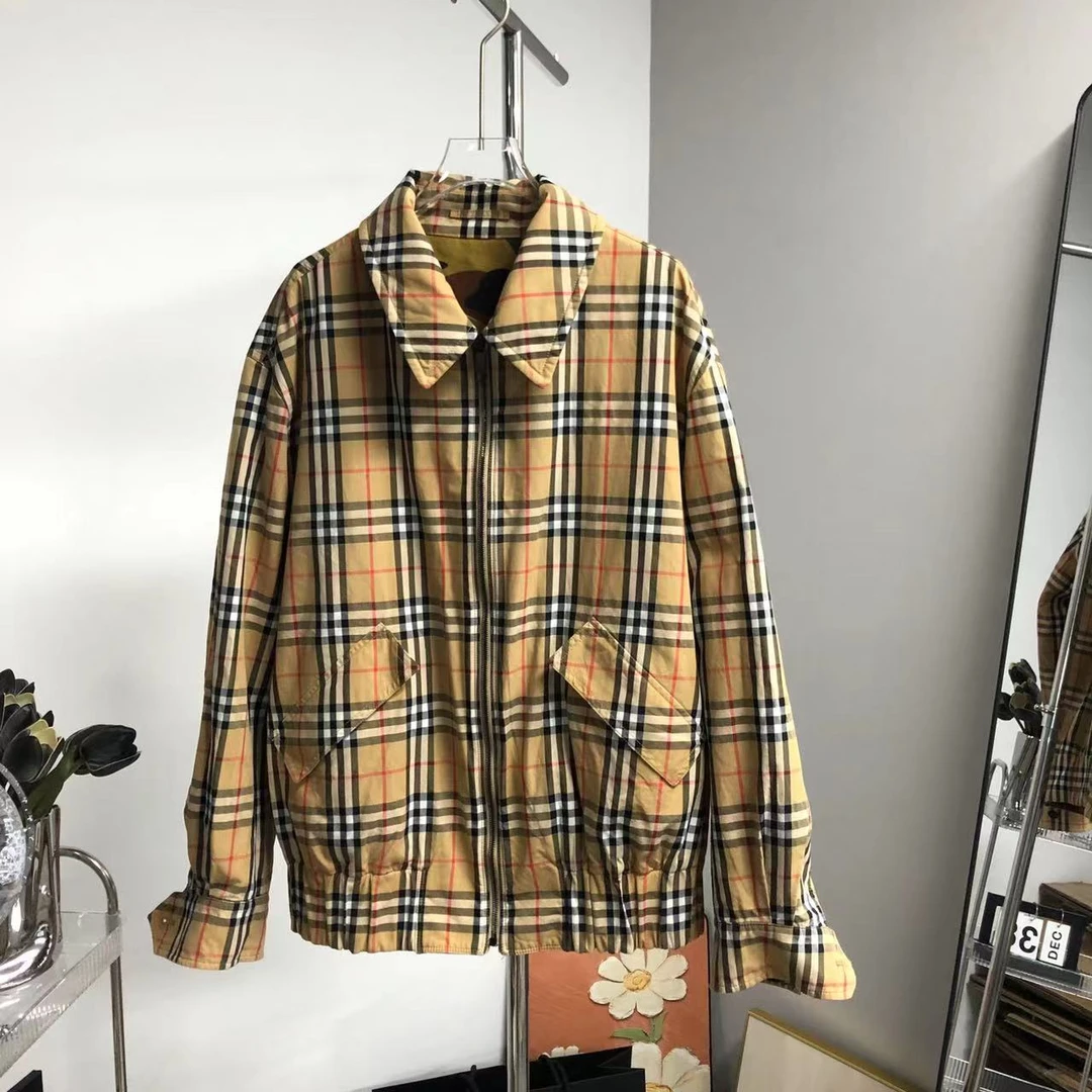 Burberry 格纹外套  95新  l码 A884
