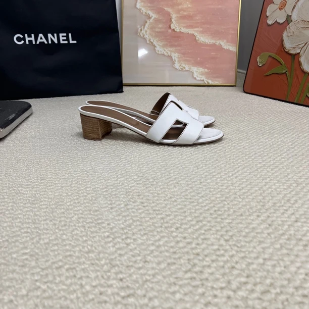 Hermes  白色  高跟拖鞋   99新  38.5码  A1325