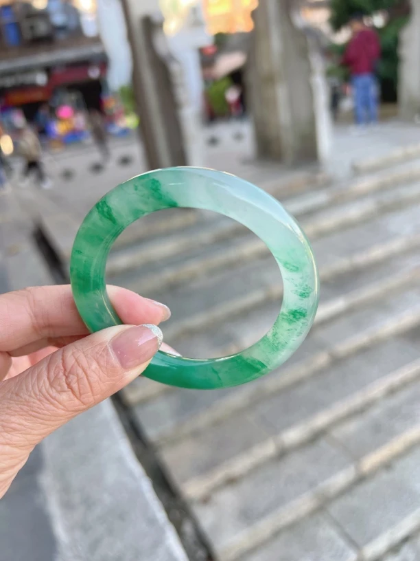 54.5/9.8/10.3白冰阳绿飘花独龙玉手镯C03893