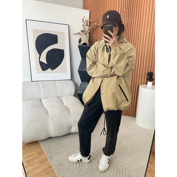 Ba08704。卡其色冲锋衣