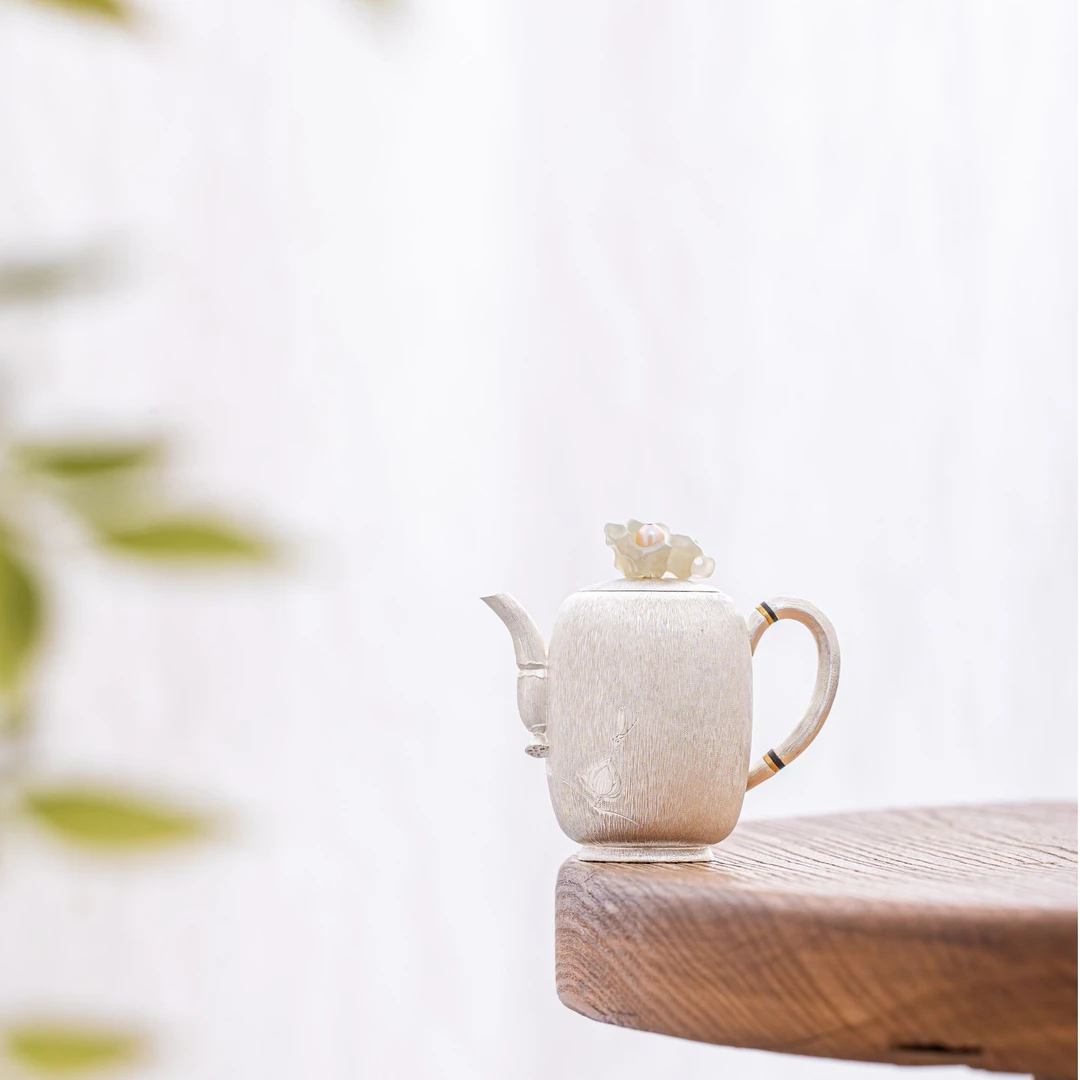 蜂鸟工坊 素小姐 隔热把太湖石钮拉丝纹荷花小壶 SXJA1005