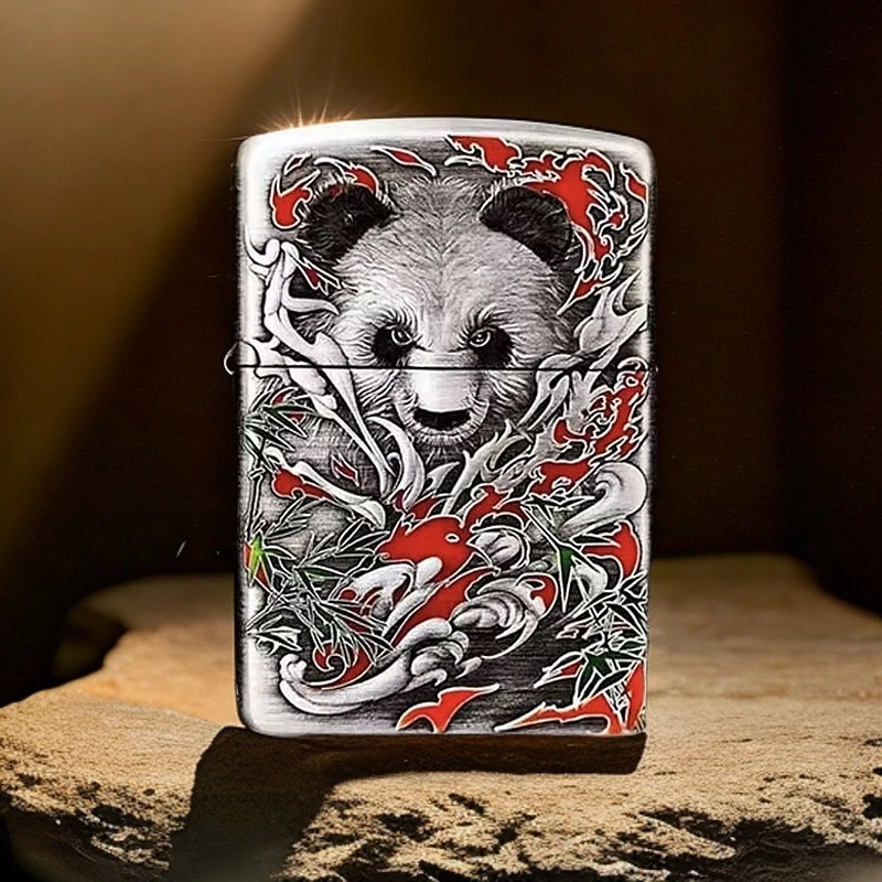 【老李鉴定】zippo打火机熏银珐琅功夫熊猫盔甲浮雕彩绘DY9911FD