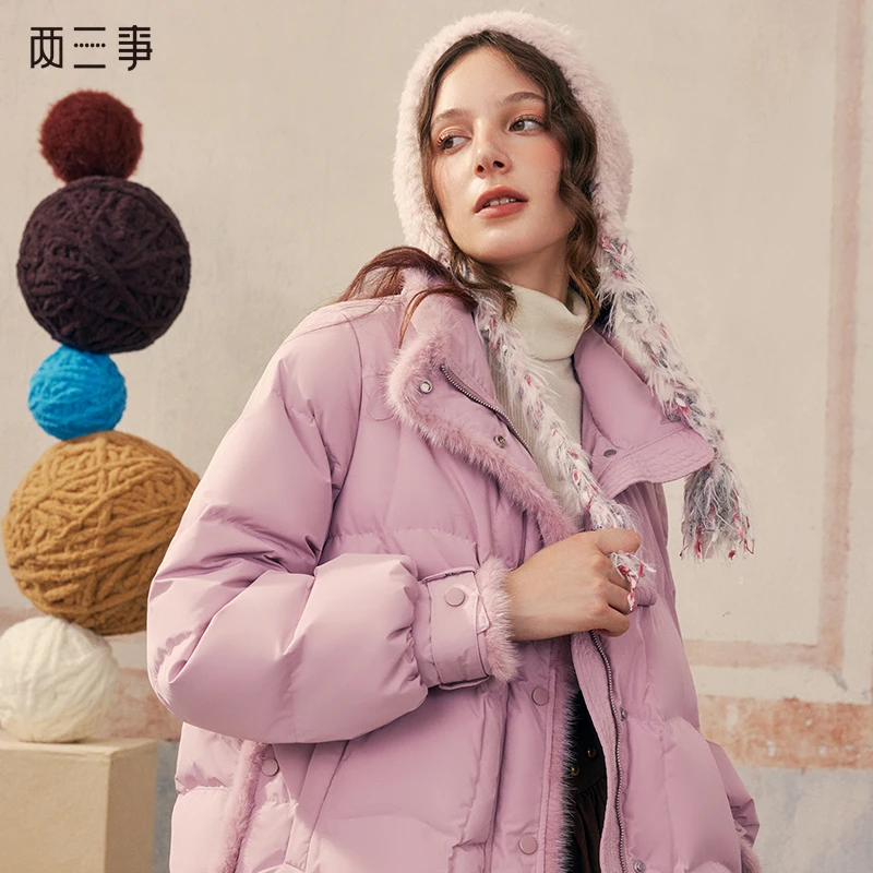 两三事 浮生风动 2024冬季新款休闲貂毛拼接牛角扣羽绒服女宽松