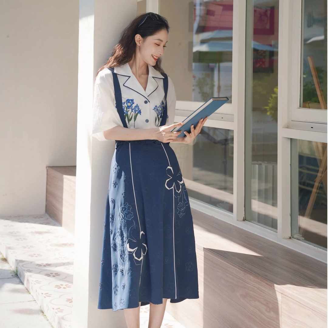 两三事冷冽孤花显瘦法式复古少女牛仔国风薄款半身裙开春洋气小众