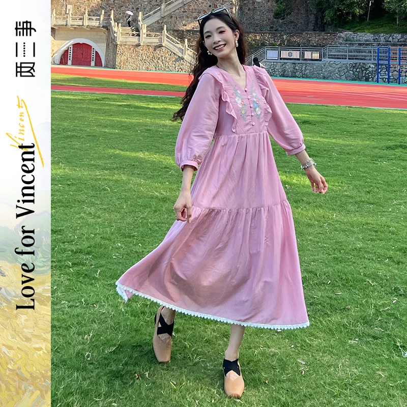 两三事梵高文艺云芙花舍2024秋季新款森女风绣花荷叶边拼接连衣裙