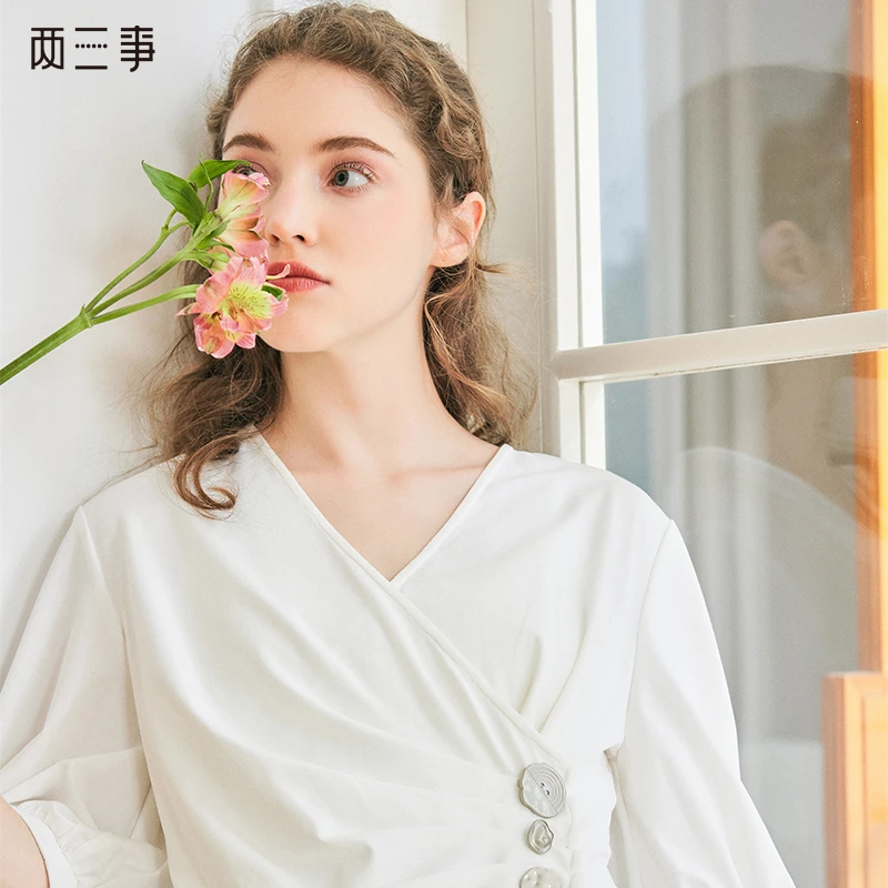 两三事风的涟漪 白色入镜夏新款简约清凉装饰下摆t恤女夏日穿搭