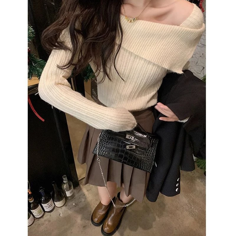 一字肩毛衣女秋冬季洋气超好看漏肩设计感氛围感打底衫上衣针织衫