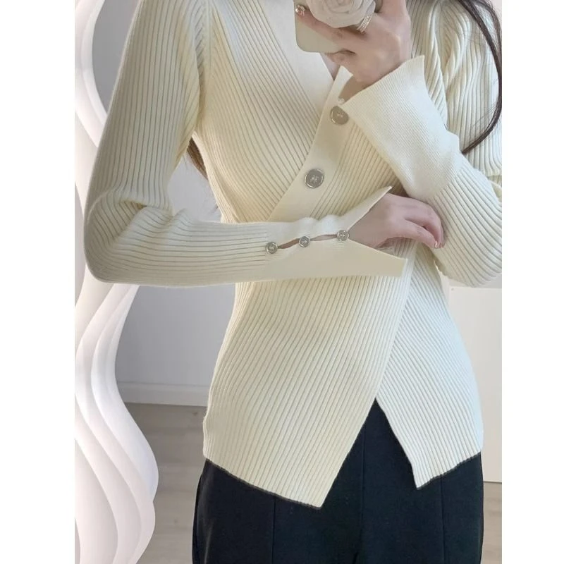 秋季杏色内搭v领毛衣打底衫女不规则修身开叉高级感针织长袖上衣
