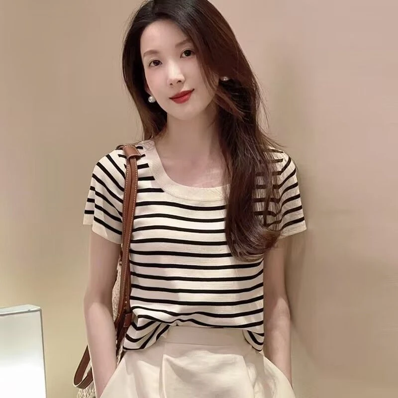 2023年新款夏季高级感简约气质上衣女设计感小众条纹针织短袖