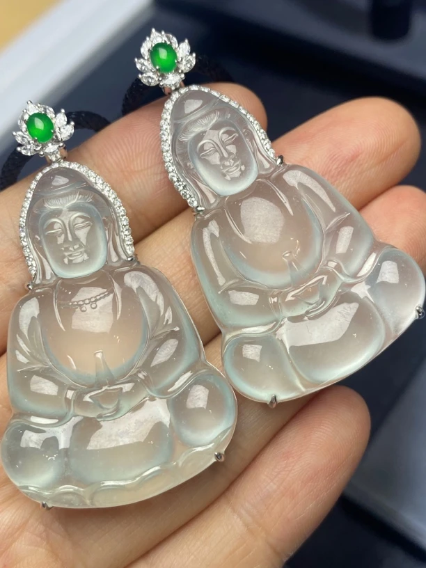 缅甸天然翡翠A货18k金镶嵌，白冰观音挂件，完美无裂，时尚潮流款