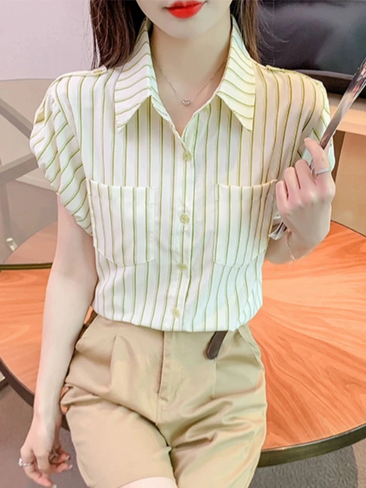 条纹衬衣
