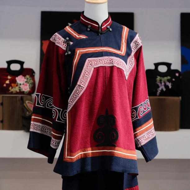 李小彝 彝族民族服装短款气质暗红色长袖花边民族风女套装