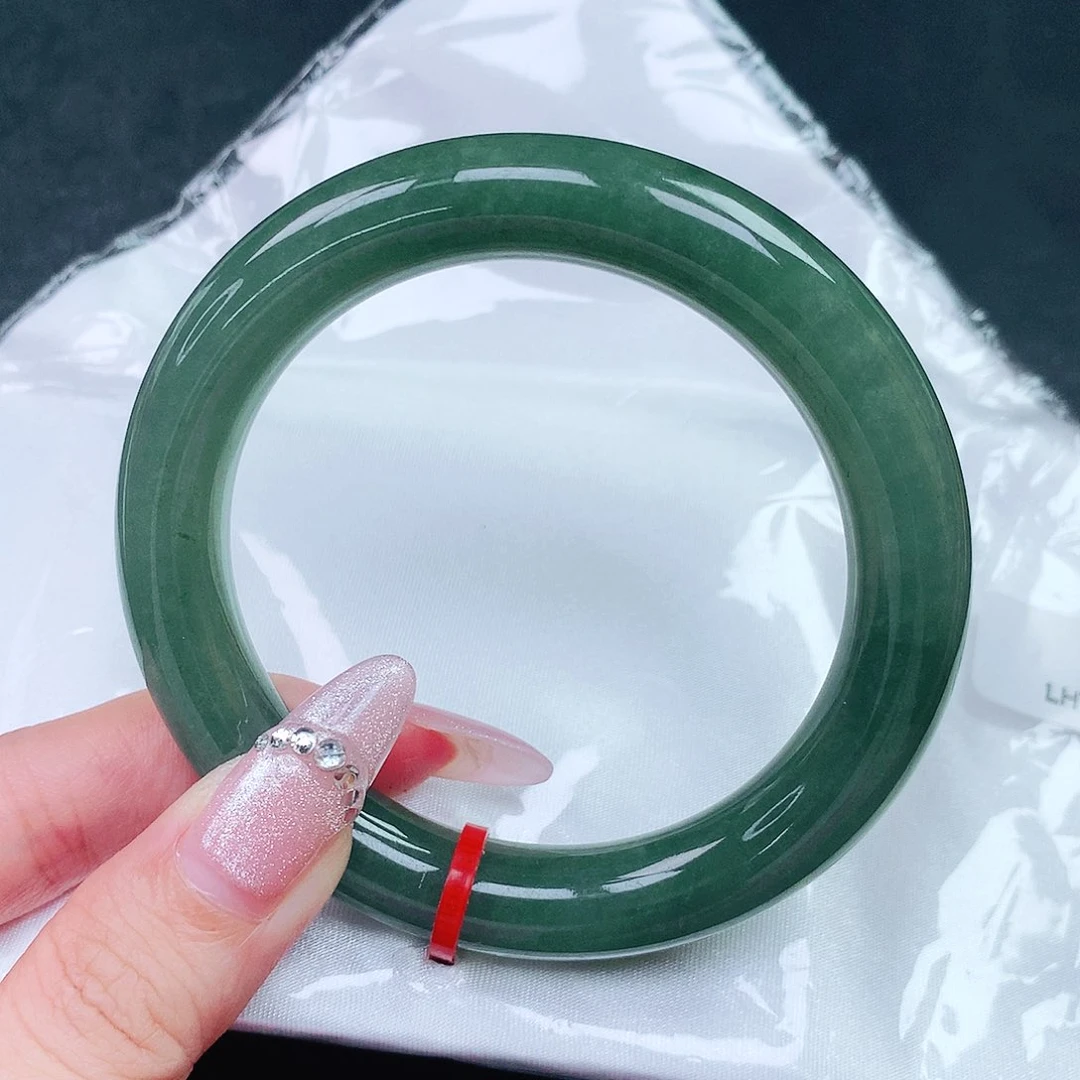 翡翠手镯未镶嵌57圈