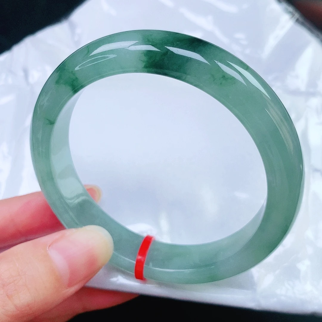 翡翠手镯未镶嵌56圈