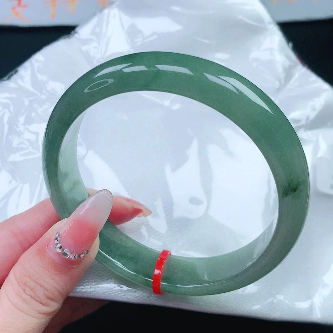 翡翠手镯未镶嵌62圈