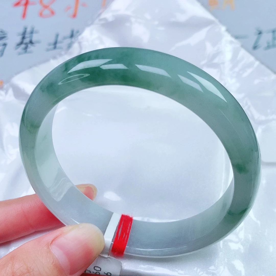 翡翠手镯未镶嵌60圈