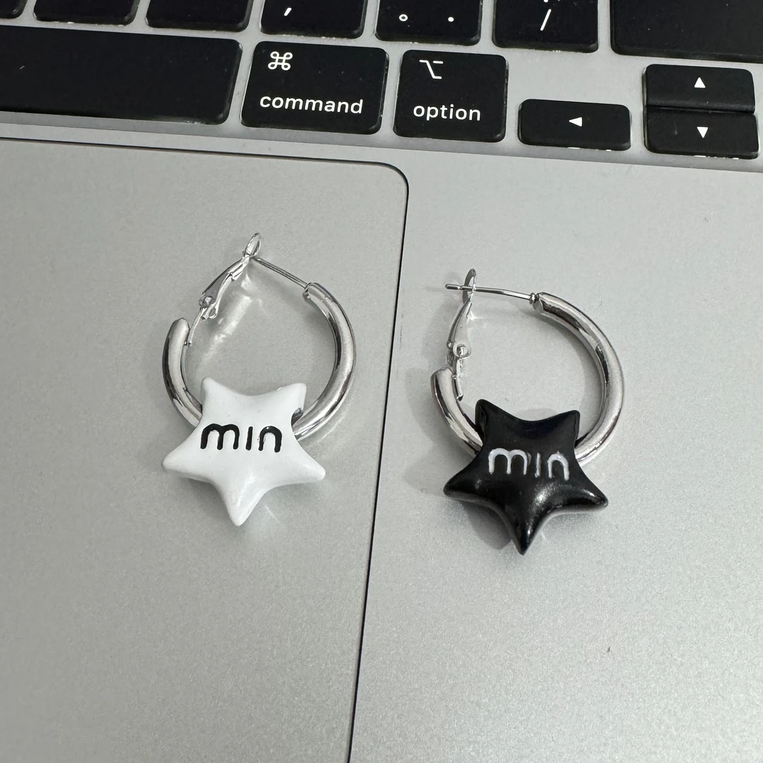 铜合金耳饰 GP1629 时尚超轻简约黑白miu星星耳钉气质百搭黑色