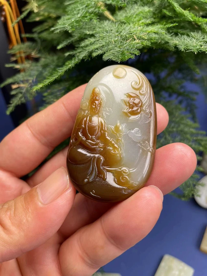 新疆和田玉且末糖观音