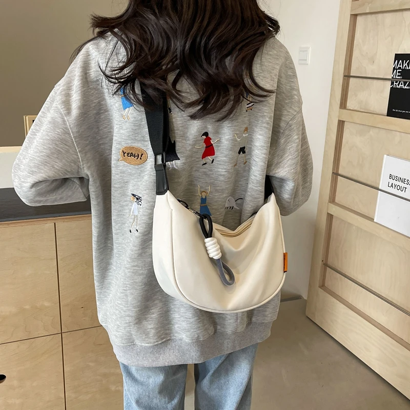 休闲尼龙布包包女2024新款夏季爆款斜挎饺子包百搭小众单肩通勤包