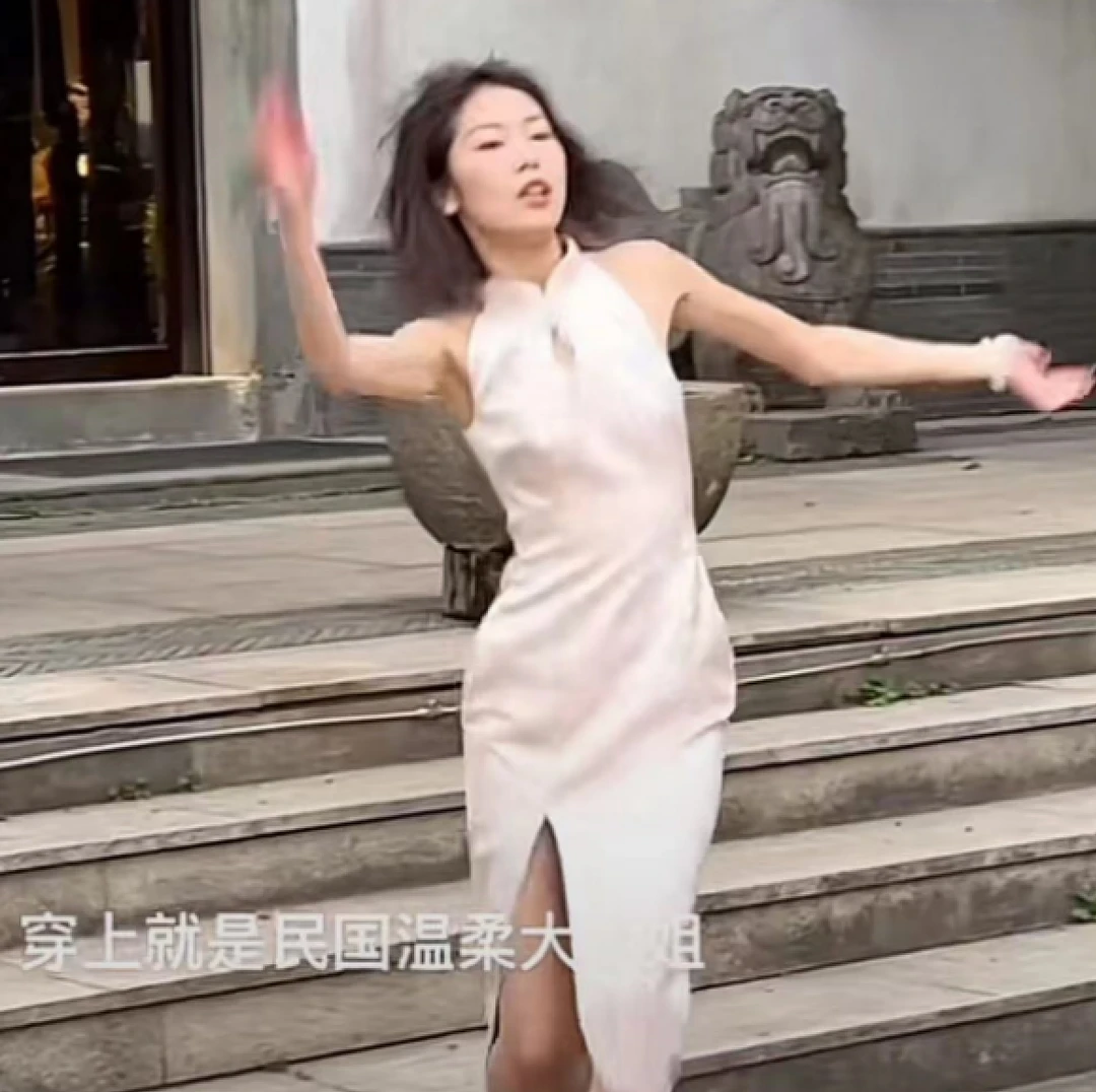 尹千金尹千金同款   【国风千金大小姐】修身开叉旗袍裙23022