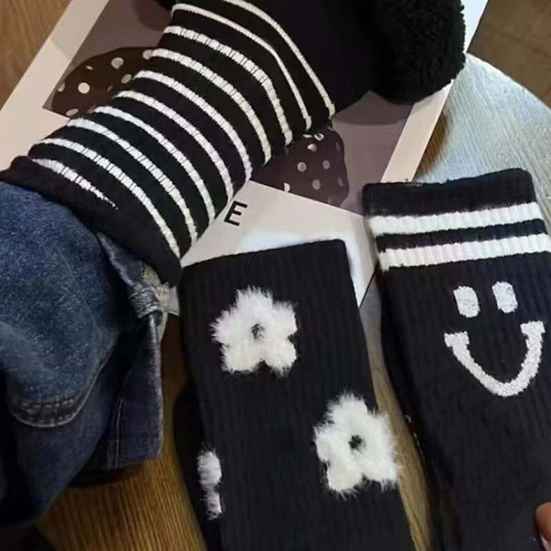 黑色羊绒厚袜子女中筒袜秋冬季保暖甜美小花ins潮网红款条纹长袜