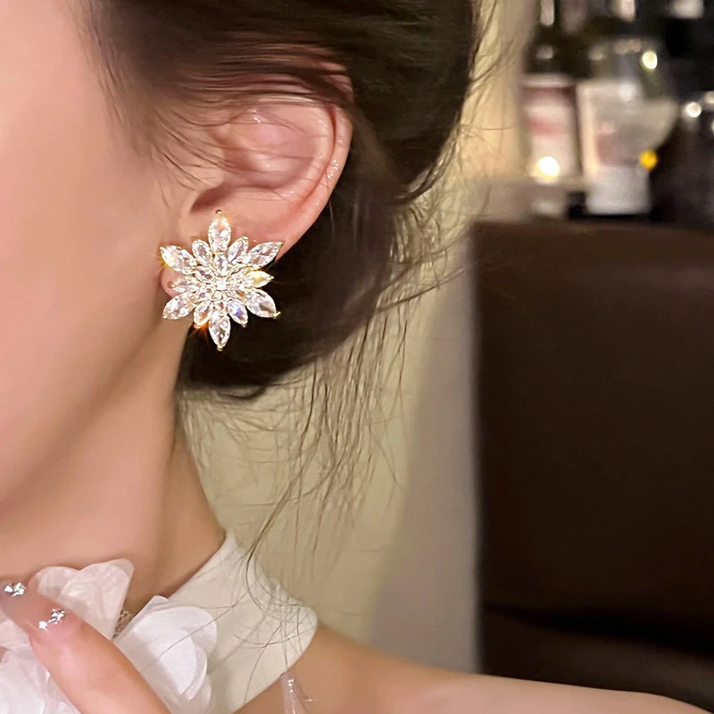 铜合金合成锆石耳饰 气质轻奢时尚百搭法式小众精致素款超仙042