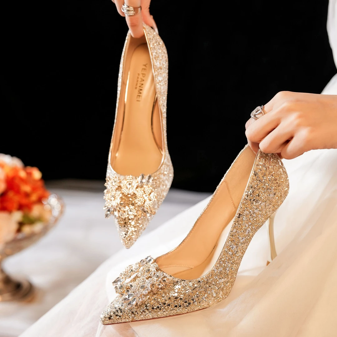 2025新款婚鞋尖头气质水晶新娘气质高端结婚气质不累脚高跟婚鞋女