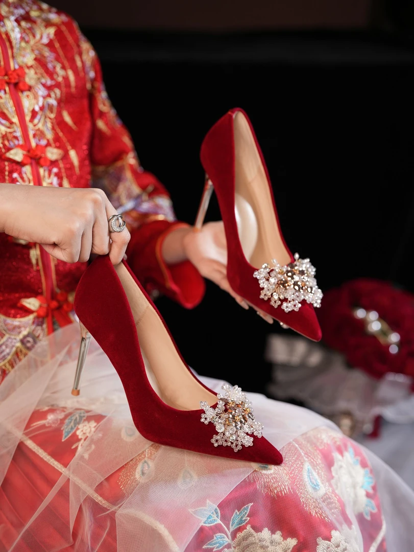 红色细绒婚鞋2025新款高跟鞋不累脚敬酒服百搭婚鞋法式高跟鞋气质