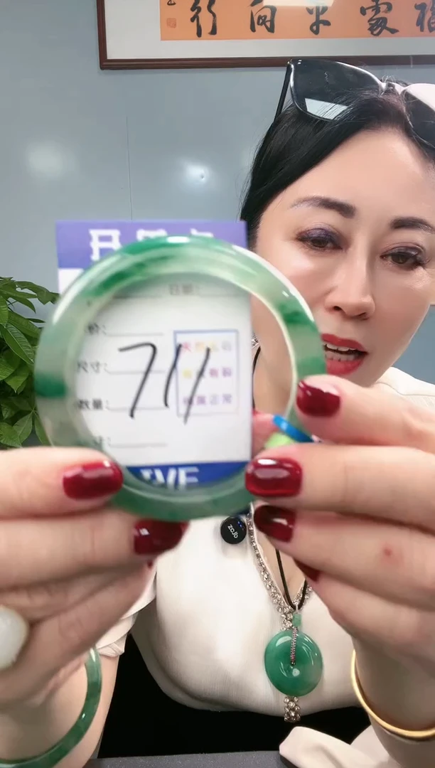 【闪购商品】石英质玉手镯未镶嵌天然非洲翠手镯