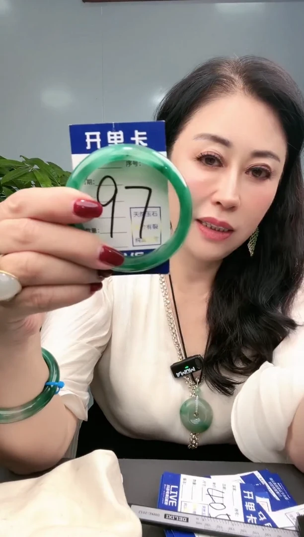 【闪购商品】石英质玉手镯未镶嵌非洲翠