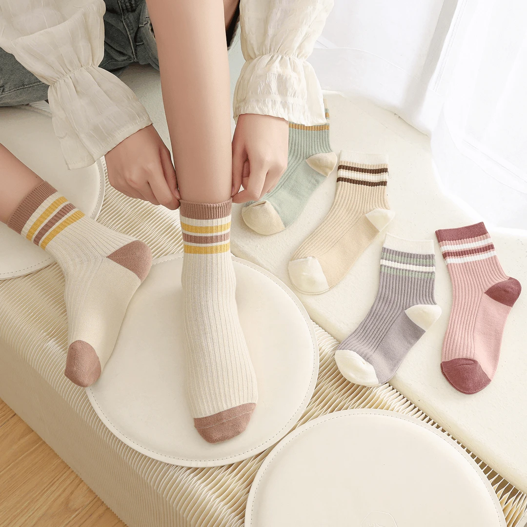 袜子女四季款中筒袜棉线女吸汗亲肤透气舒适秋冬季学院风条纹棉袜