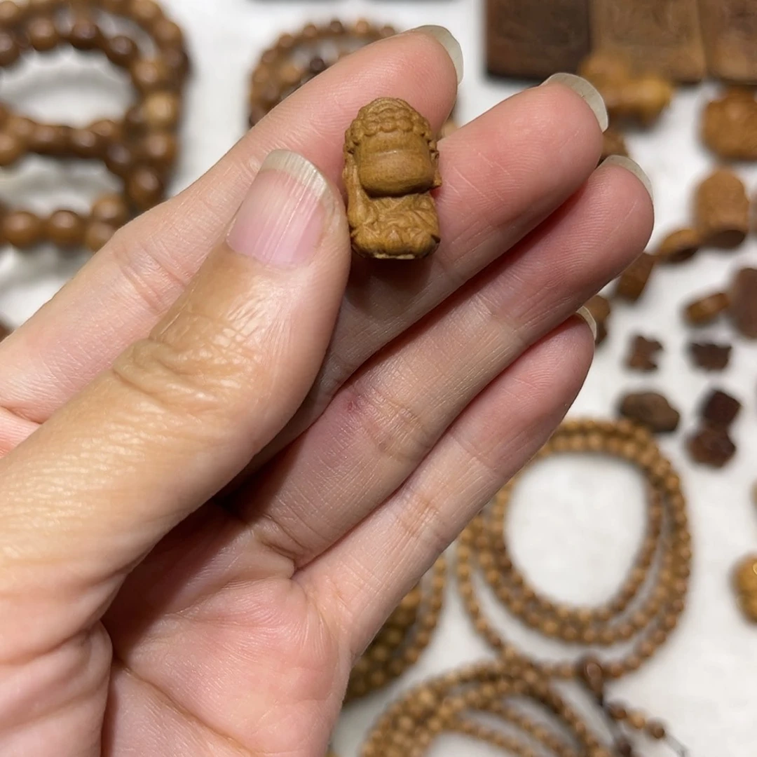 【闪购商品】檀香木吊坠三**?