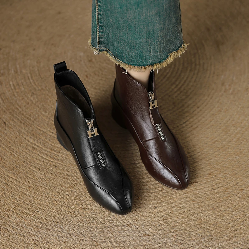 A复古英伦风靴子真皮新款秋冬气质百搭时尚尖头粗跟低跟短靴355