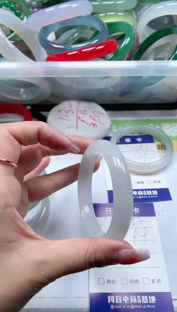 【闪购商品】石英质玉手镯未镶嵌258/58.7