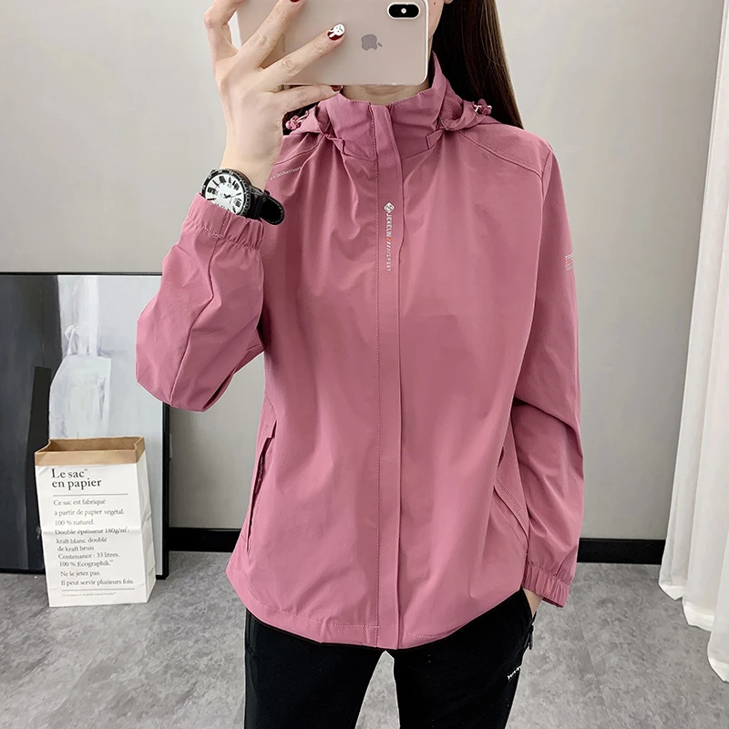 冲锋衣外套女春秋薄款单衣户外软壳衣登山服中老年妈妈休闲防风衣