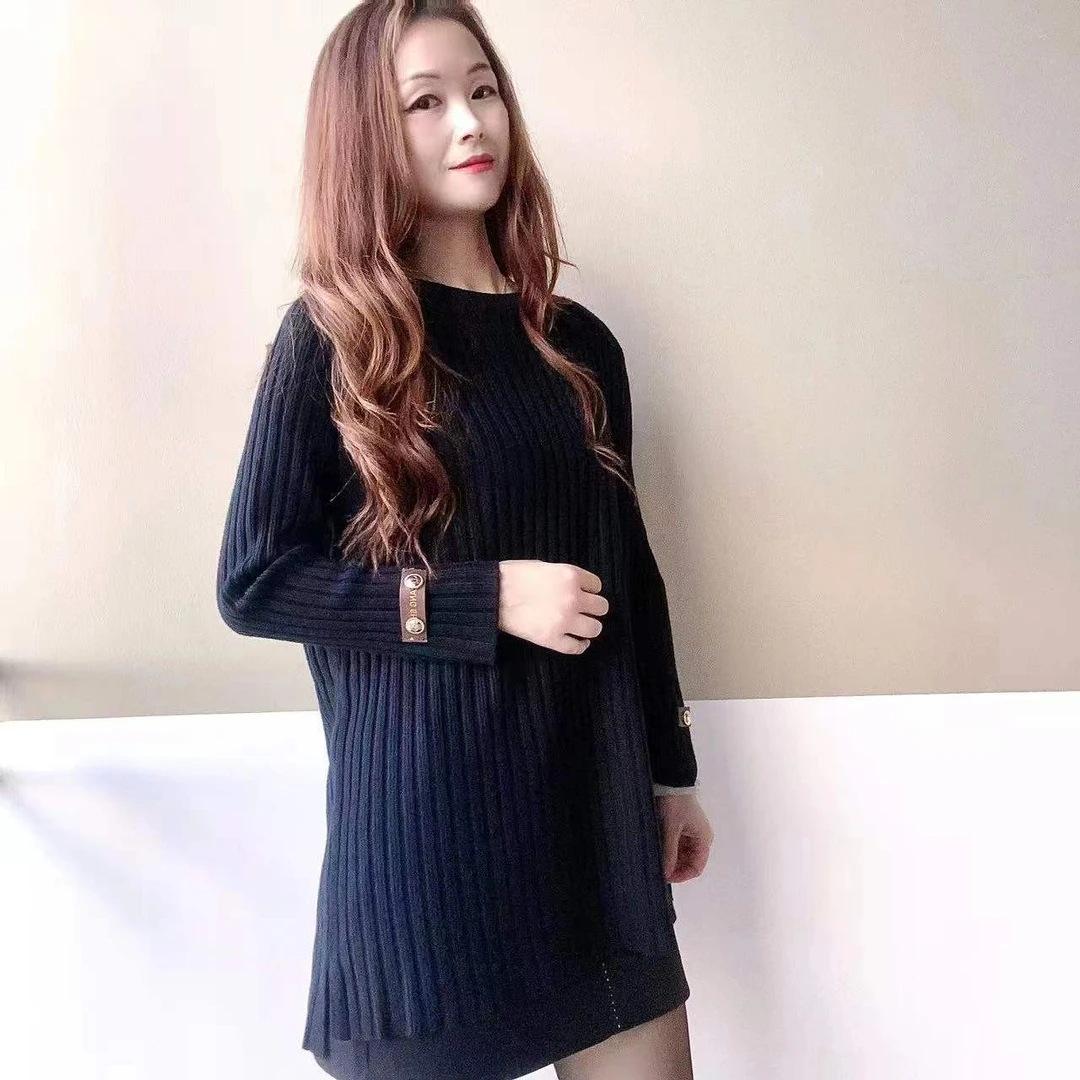 万九儿冬款百搭慵懒风下摆开叉圆领宽松长袖贴标针织女款毛衣312