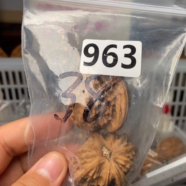 文玩核桃把件白狮子