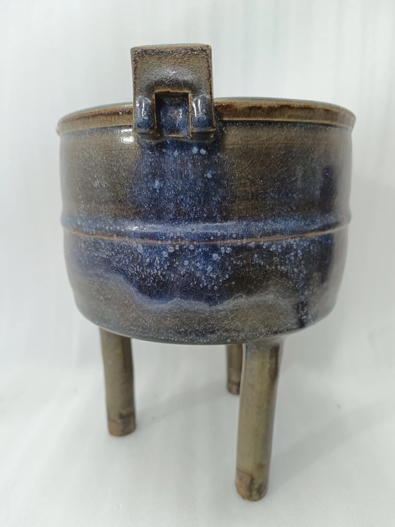 钧窑三足鼎  高度20口径18