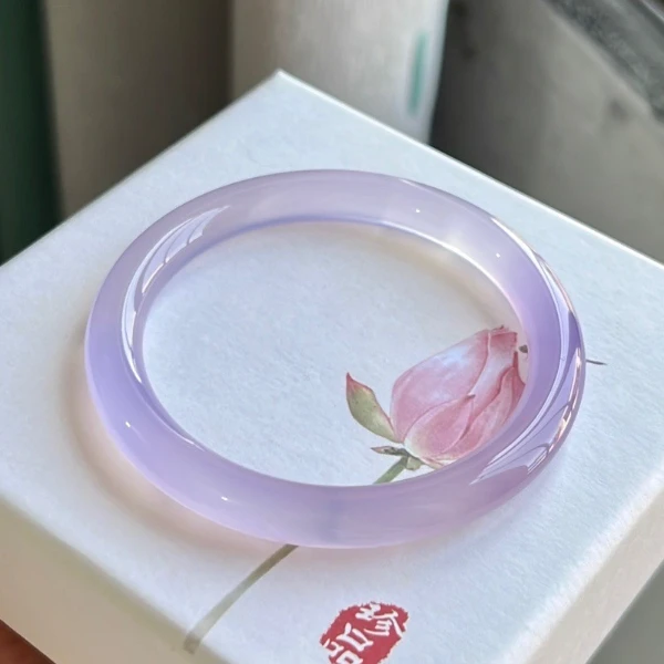 精品级紫罗兰天然玛瑙冰紫美人镯透亮玉髓淡紫女款显瘦多样性发一