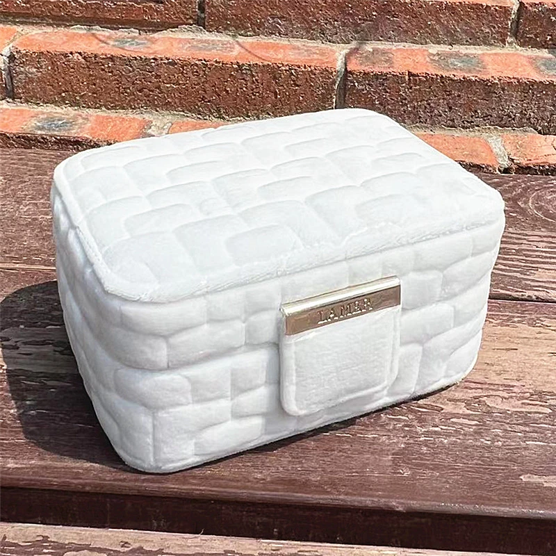 小巧精致白色绒面化妆盒海蓝云朵化妆箱便携手提箱包