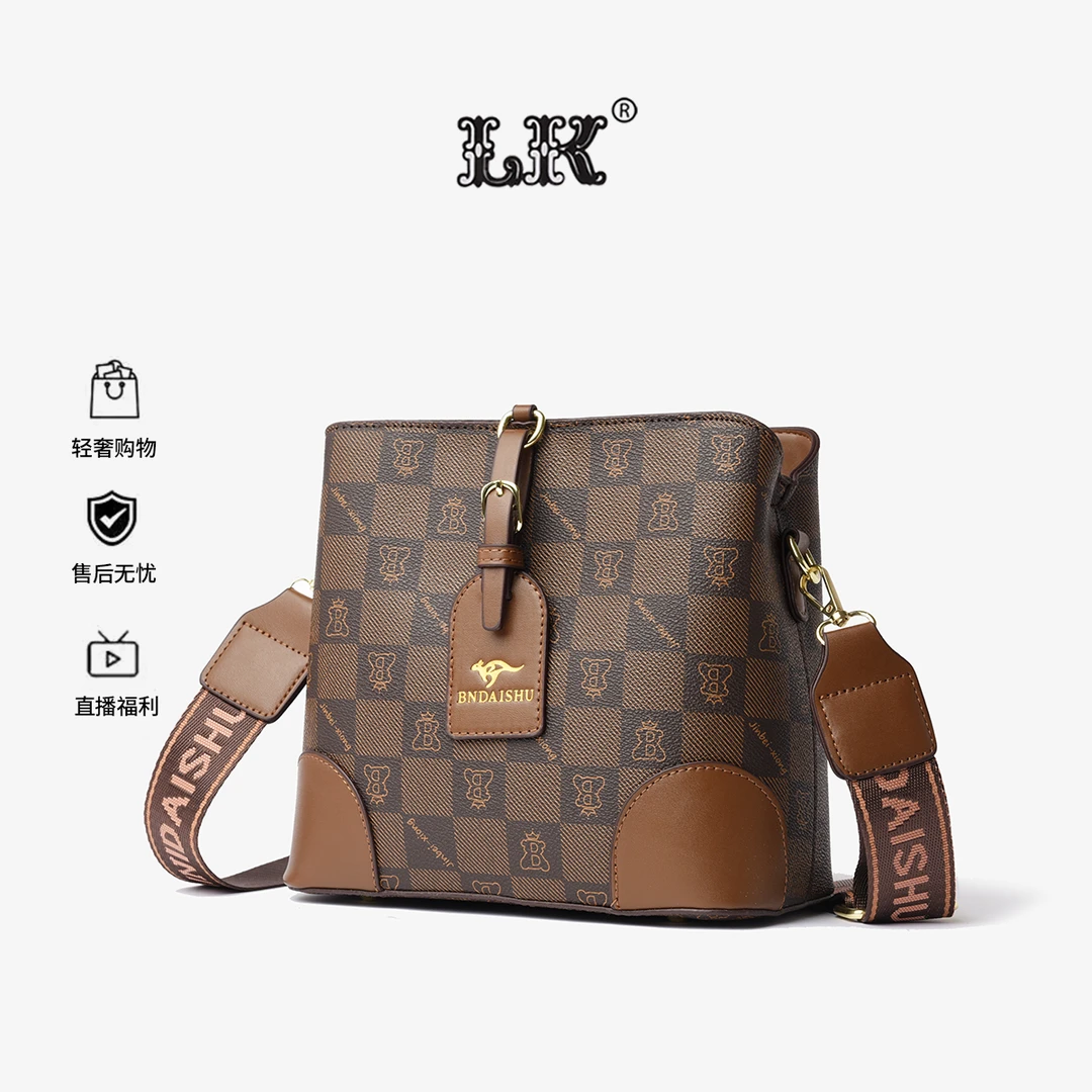 通勤大包水桶包女士单肩斜挎背包流行女士手提包包8207小熊棕